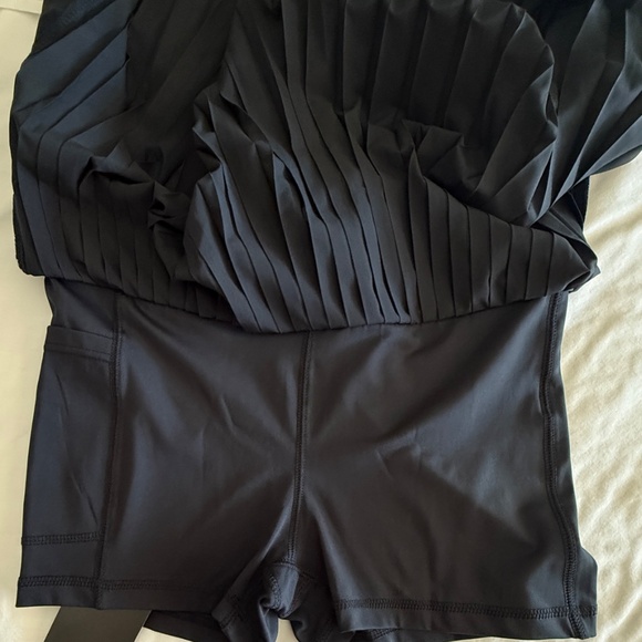 GapFit Women’s Pleated Skirt SZ M, NWT Black - Picture 15 of 16